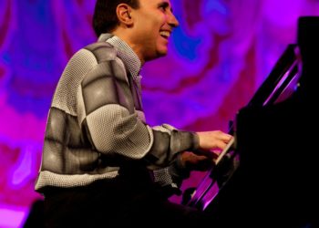Michel Camilo: Un pianista que conjuga el jazz con ritmos Caribeños