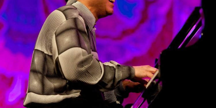 Michel Camilo: Un pianista que conjuga el jazz con ritmos Caribeños