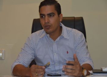 Proponen a Gobierno funcionarios donen un 10% de su salario