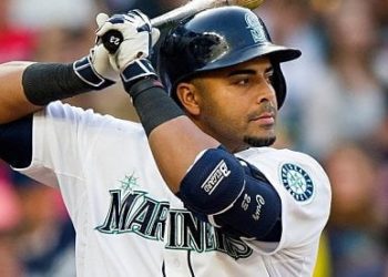 Nelson Cruz entre bateadores con jonrones y el bate roto