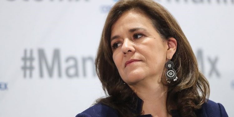 Ex primera dama de México, Margarita Zavala exhibe antecesora Marta Sahagún.