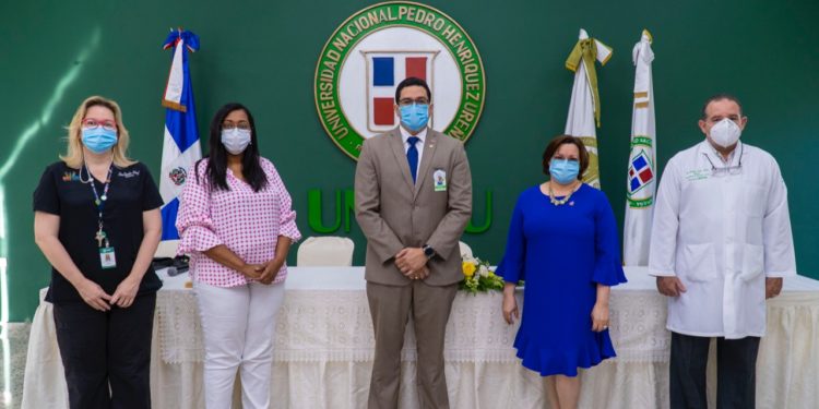 La UNPHU capacita a estudiantes de medicina para vacunar contra el COVID-19