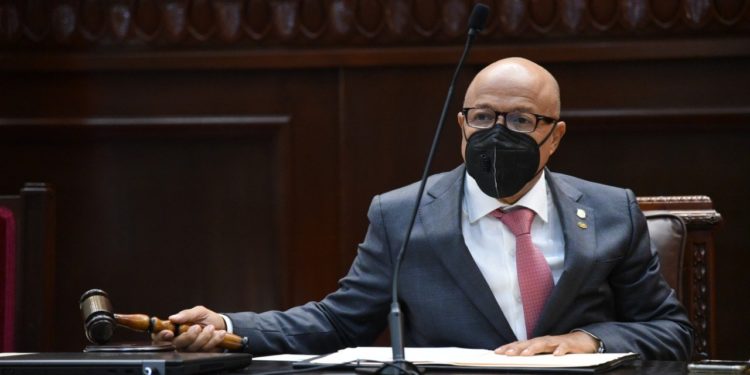 Alfredo Pacheco: “Prefiero sufrir callado y no estar como estaba antes en la oposición”.