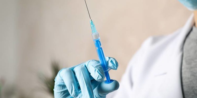 La PEPCA abre investigación sobre licitación compra jeringuillas