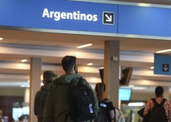 PANDEMIA GLOBAL: Argentina suspende vuelos de Brasil, Chile y México