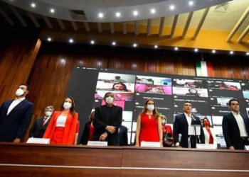 Sin matracas, gritos ni empujones, así fue el vacío y breve 92 aniversario del PRI