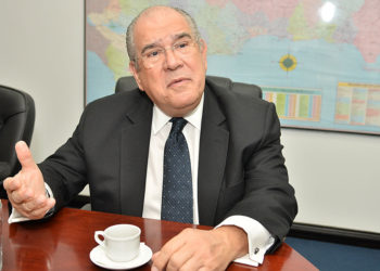 Abinader designa a Jesús Feris Iglesias nuevo Superintendente de Salud