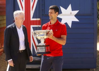 Juez australiano restaura visa del tenista Novak Djokovic