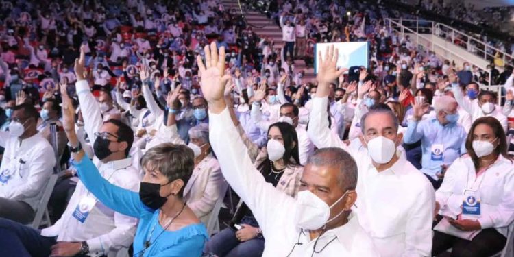 PRM ratifica nuevos estatutos que permiten reelección presidencial