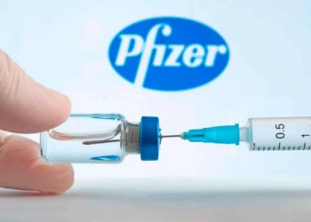 Pfizer dice que tendrá lista en marzo una nueva vacuna contra ómicron