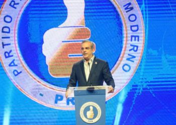 Abinader aboga por el 50% de la cuota de la mujer en la alta dirección del PRM