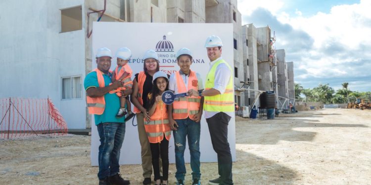 Ministro Carlos Bonilla supervisa avances en la construcción del proyecto “Mi Vivienda Ciudad Modelo”