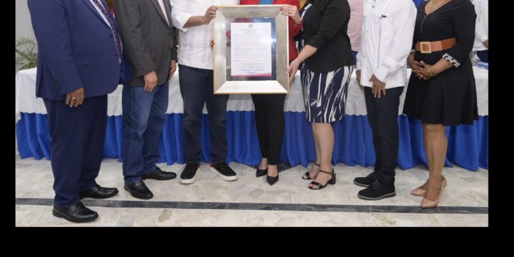 Salcedo declara Hijo Distinguido a Samuel Pereyra