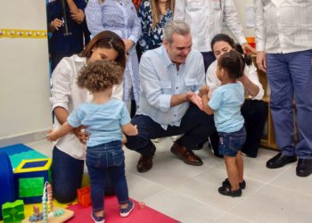 El presidente Luis Abinader y Manola Santana inauguran un nuevo CAIPI en Villa González, Santiago