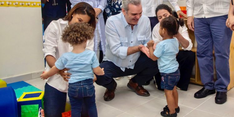 El presidente Luis Abinader y Manola Santana inauguran un nuevo CAIPI en Villa González, Santiago