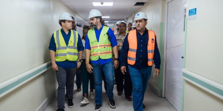 Ministro Bonilla supervisa avances en la construcción del Hospital Antonio Musa