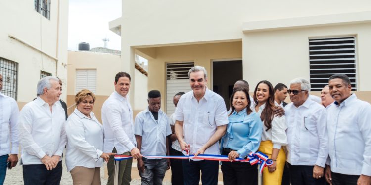 Presidente Abinader y Ministro Bonilla entregan obras de mejoramiento de hábitat en Santo Domingo Norte