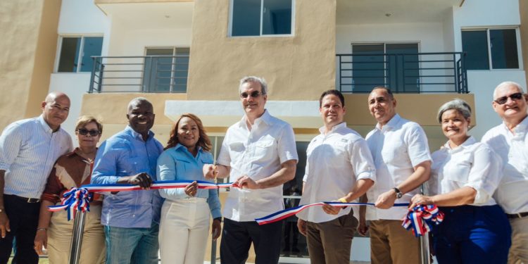 Presidente Abinader y Ministro Bonilla entregan Mi Vivienda Los Llanos