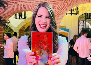 Angie Martínez gana premio ‘The Best Embajadora Destacada en el Extranjero’ otorgado por la Revista Mercado
