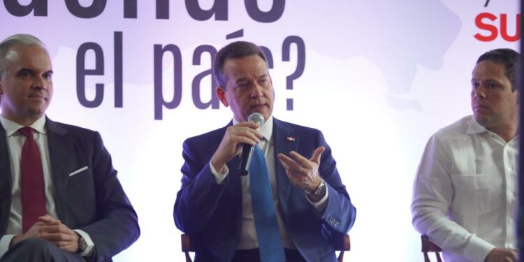 Ministro Bisonó detalla logros económicos y perspectivas del país en Foros Business de Gala Media Group
