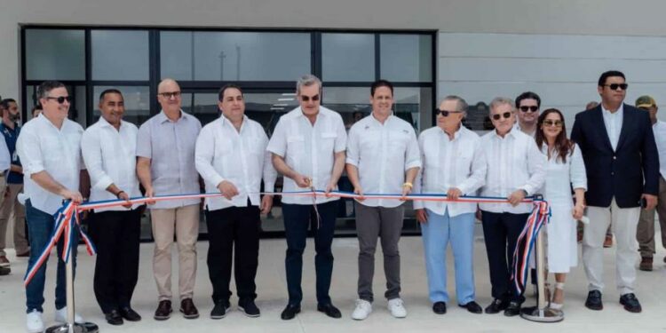 Presidente Abinader y Ministro Bonilla inauguran Hospital Municipal de Verón