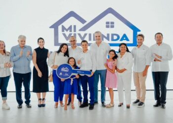 Presidente Abinader y MIVED entregan 64 nuevas viviendas en Los Salados, Santiago