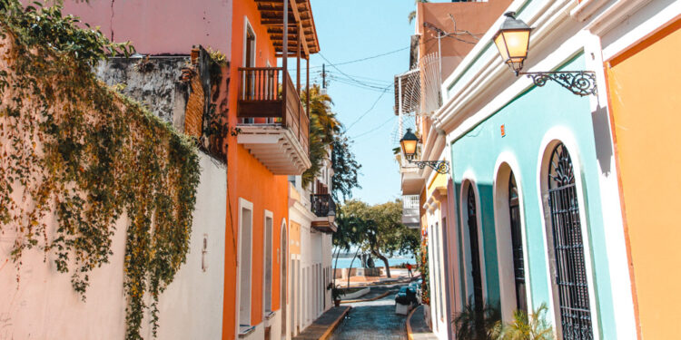 Detienen en Puerto Rico matrimonio que se dedicaba al secuestro de migrantes dominicanos