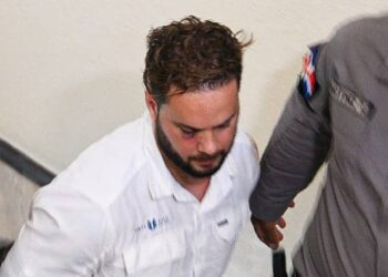 Trasladan a un centro médico a cubano que golpeó agente de la Digesett