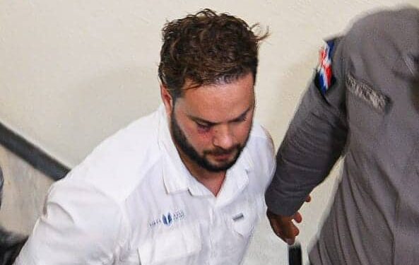 Trasladan a un centro médico a cubano que golpeó agente de la Digesett