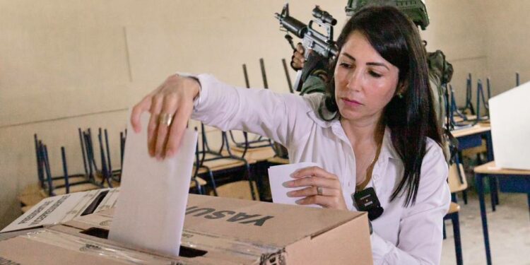 Luisa González va liderando en los resultados de las elecciones presidenciales de Ecuador; Daniel Noboa va cerca