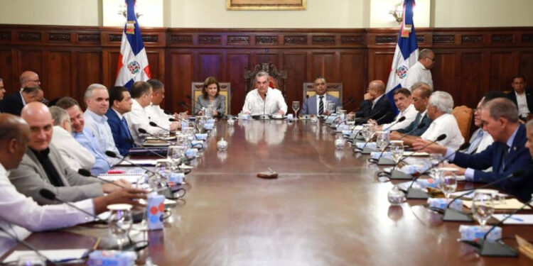 Advertencia: Presidente Abinader instruye a funcionarios del Gobierno para no utilizar los recursos del Estado en la campaña electoral