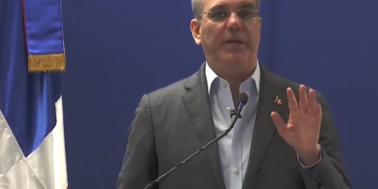 Abinader dice instruirá creación de programa de viviendas para diáspora