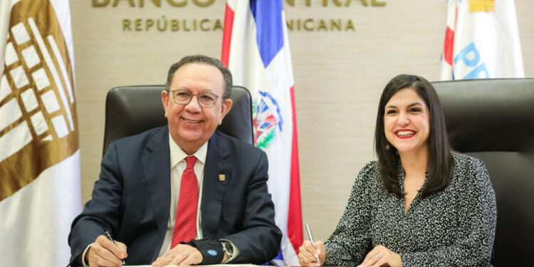 ProDominicana firma acuerdo con BCRD en materia de estadísticas sobre exportaciones de bienes y servicios e inversión extranjera directa