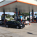 El gobierno dispone bajar los precios de tres combustibles