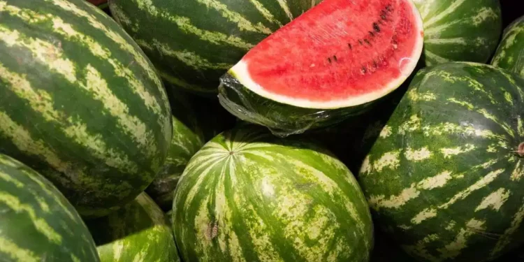 La fruta que controla la retención de líquidos y elimina las toxinas naturalmente