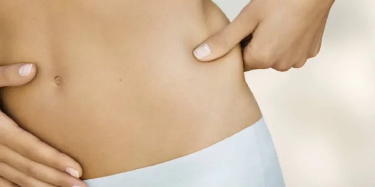 Esto es lo que se debe dejar de comer para tener un abdomen plano