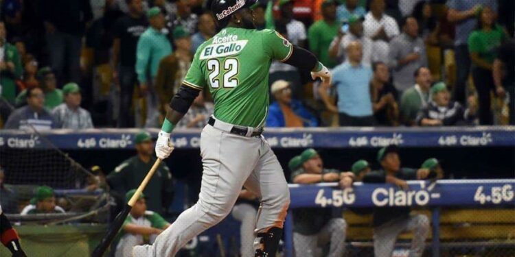 Las Estrellas aplican el bateo de poder y vencen a los Leones en el Quisqueya