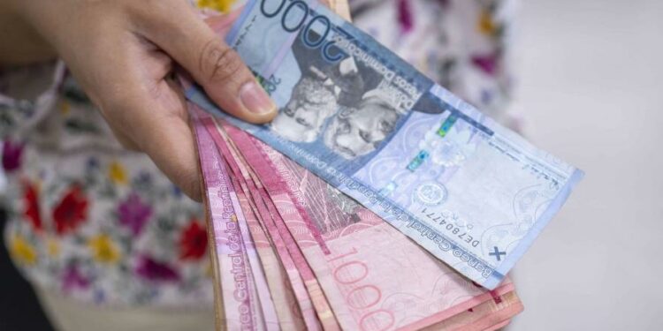 El peso dominicano perdió valor respecto a otras tres monedas en octubre