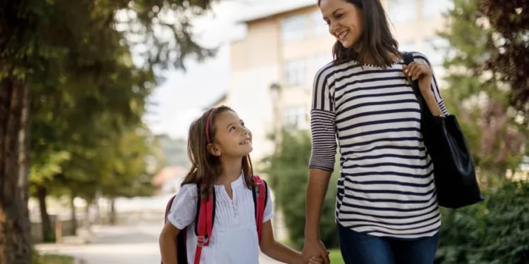 “¿Cómo te fue en el colegio?”: por qué esa no es una buena pregunta para hacer a los niños y qué decir en su lugar