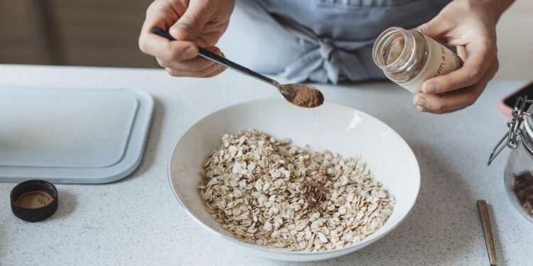 Avena con canela para limpiar las arterias y bajar el colesterol: así se prepara