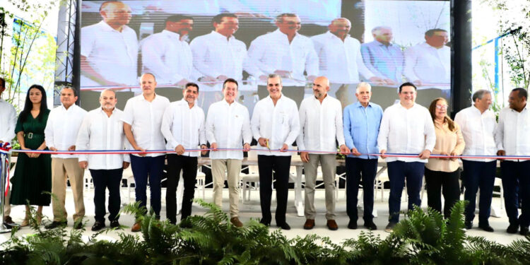 Presidente Abinader reitera su apoyo al sector de zona franca por sus grandes logros en momentos difíciles