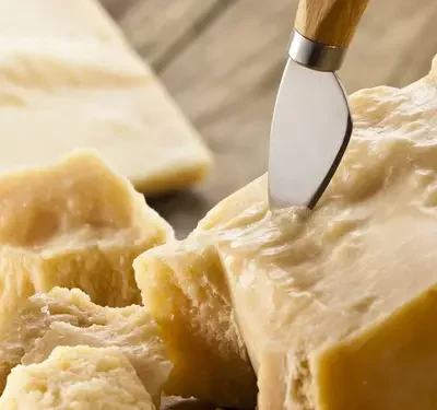 ¿Por qué el queso parmesano no es vegetariano?