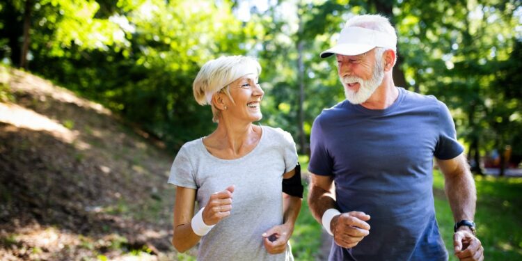 Cómo llegar a los cien años: las 7 claves de la longevidad probadas por la medicina