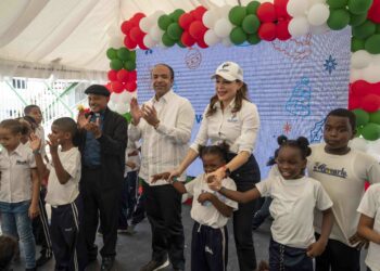 Voluntariado Banreservas ilumina El Dique con una fiesta navideña