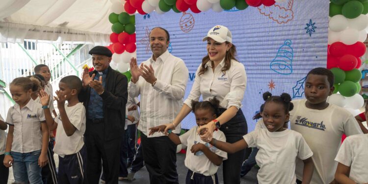 Voluntariado Banreservas ilumina El Dique con una fiesta navideña