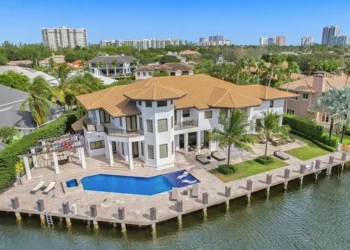 Desde Messi hasta Jennifer López: cómo son las exclusivas propiedades que compraron las celebridades en 2023