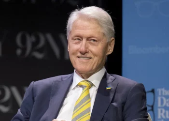 En la casa de qué famoso artista se refugia Bill Clinton tras la filtración de los documentos de Jeffrey Epstein