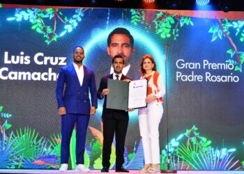Doctor Luis Cruz Camacho recibe Premio Nacional de la Juventud 2024