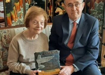 A los 93 años reapareció Isabel Perón: le entregaron un premio en España.