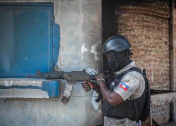 Militares de EE.UU. evacuan a parte del personal de su embajada de Haití